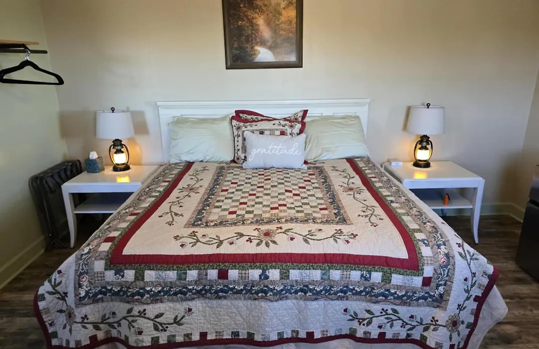 Moonlight Manor Bed & Breakfast-1